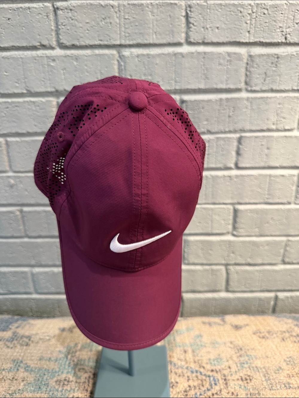 Nike Women's Plum Performance Swoosh Cap - White Logo